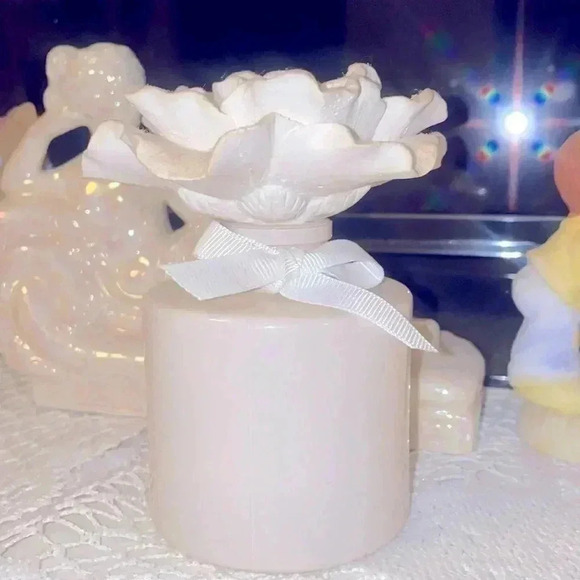 Vintage 🌸Ceramic 🌸Aroma 🌸Diffuser perfect for Bathroom or Bedroom 🌸 - Picture 3 of 5